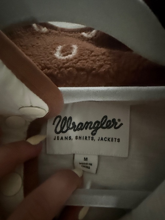Cozy Brown Sherpa Jacket with White Horseshoe Print - Wrangler sherpa - Picture 3 of 10